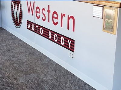 Western Auto Body logo